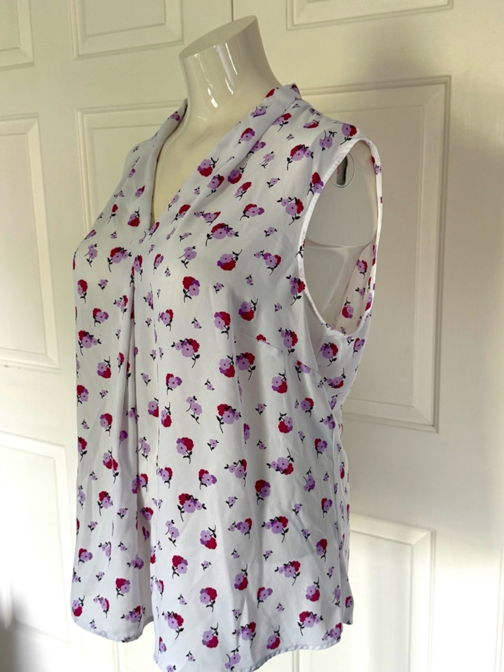 Bar III White Sleeveless V-Neck Camisole with Pink & Purple Floral Print